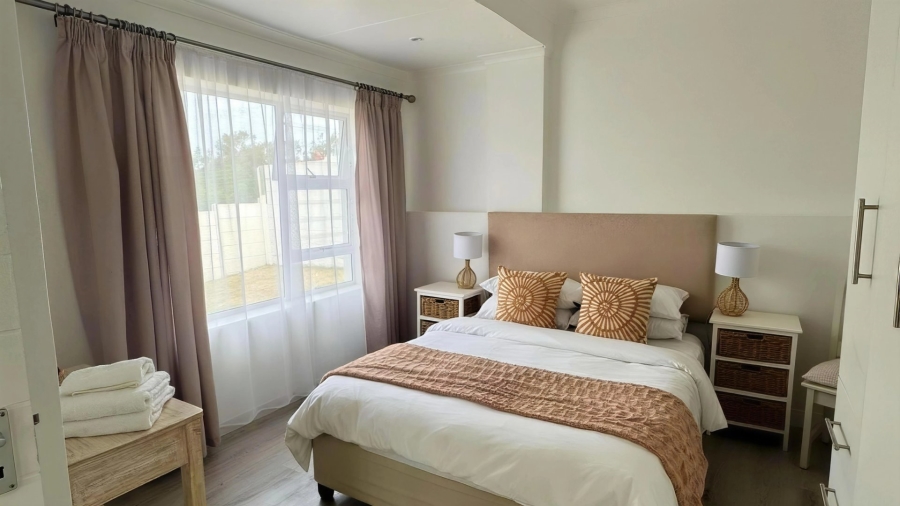 5 Bedroom Property for Sale in Reebok Western Cape